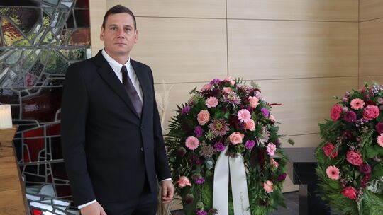 Jan Caspar und sein Team begleiten die Verstorbenen auf ihrem letzten Weg und sorgen dafür, dass vor allem bei der Beisetzung al