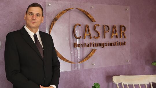 Jan Caspar leitet das Bestattungsinsitut Caspar in Simmern bereits elfter Generation.