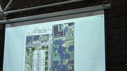 Eine Draufsicht auf die Jahnwiese zeigte grob die Ausdehnung des umstrittenen Parkdecks.
