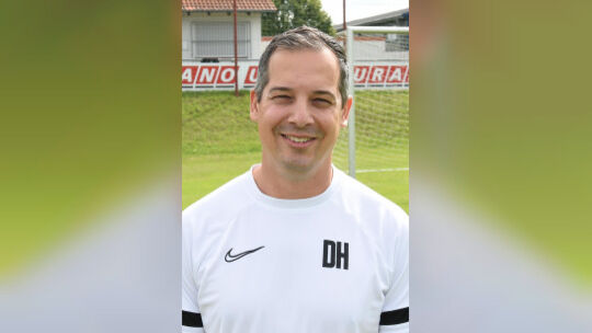 Feierte mit seinem Team einen wichtigen Sieg: David Holste, der Trainer der Hüffelsheimer Zweiten.