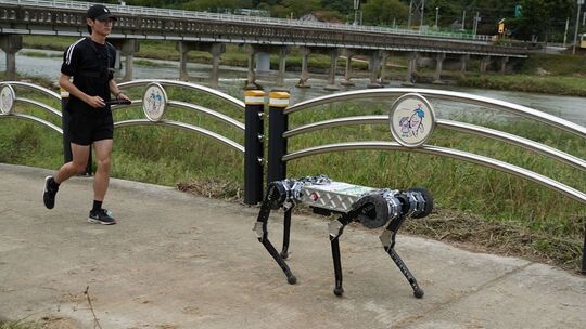 Vierbeiniger Roboter "RAIBO2" in Südkorea Vierbeiniger Roboter "RAIBO2" in Südkorea