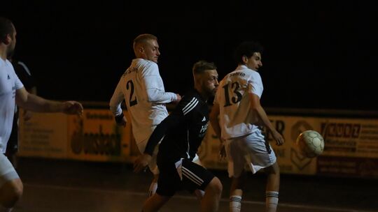 Die SG Biebertal/Unterkülztal um 1:1-Torschütze und Spielertrainer Sandro Hoffmann (in Schwarz) behielt auf dem Neuerkircher Har