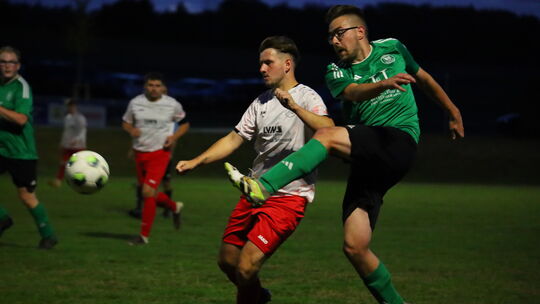 Timo Michel (rechts) war der Matchwinner für die SG Biebertal/Unterkülztal II im Spitzenspiel der Kreisliga C Staffel 14. Michel
