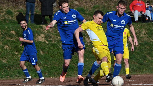 Der TuS Kirchberg muss einige Wochen ohne seinen Spielmacher Jonas Heimer (in Gelb) auskommen, er hat sich einen Bänderriss im S