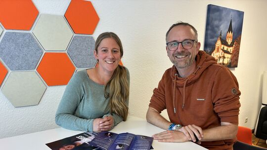 Diakon Sebastian Zinken (rechts) und Ramona Schüller initiierten gemeinsam die Veranstaltungsreihe "Gegen den Novemberblues“ in