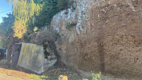 In einem sogenannten Lahar, einem Strom aus getrocknetem Schlamm und Vulkanasche, liegt der Niederzissener Bunker aus dem Zweite