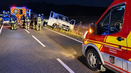 Bei Woppenroth ist ein Pritschenwagen von der L184 abgekommen.
