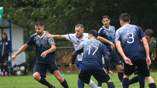 Die Fußballer des SV Masburg (schwarze Hosen) jubelten zuletzt beim 5:1 gegen SG Sinzig/Bad Breisig über den ersten Saisonsieg,
