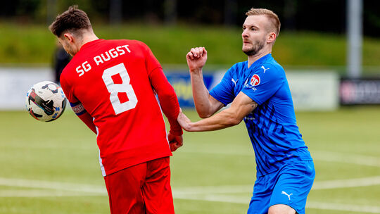 Alex Auer (rechts) erzielte am Sonntag beim 4:3-Heimsieg gegen die SG Mülheim-Kärlich II einen Hattrick nach 1:3-Rückstand. Am S