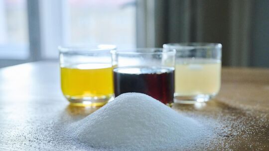 Süße Limonaden und Softdrinks gehören zu den beliebtesten Erfrischungsgetränken in Deutschland – mit der Zuckersteuer könnten si Süße Limonaden und Softdrinks gehören zu den beliebtesten Erfrischungsgetränken in Deutschland – mit der Zuckersteuer könnten si