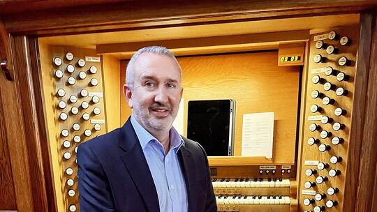 Am Sonntag, 27. September, gibt der Organist und Musiker Fraser Gartshore um 17 Uhr ein Konzert an dem symphonischen Orgelensemb