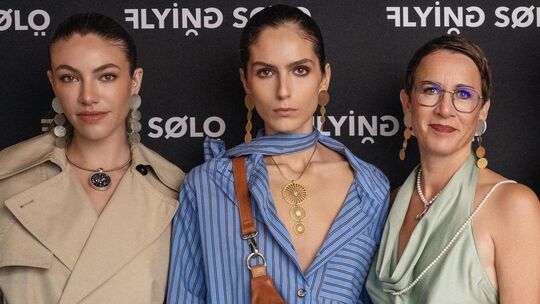 Stefanie Dingel (rechts) mit Models, die ihren Schmuck bei der New York Fashion Week präsentierten