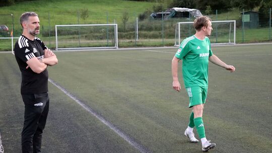 Es war einmal: Für Trainer Jens Mosel, hier mit Spieler Daniel Klein, ist das Kapitel SG Rheinhöhen seit Donnerstagabend beendet Es war einmal: Für Trainer Jens Mosel, hier mit Spieler Daniel Klein, ist das Kapitel SG Rheinhöhen seit Donnerstagabend beendet
