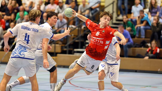 Der junge Hugo Ott (am Ball) glänzt in dieser Saison als zuverlässiger Torschütze für die HSG Kastellaun/Simmern, nach drei Spie