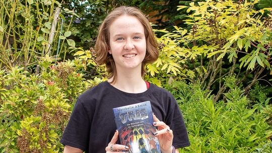 Die 14-jährige Maribelle Aßmus aus Bruchhausen begann schon im Alter von elf Jahren mit dem Schreiben.