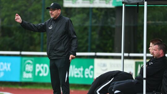 Paul Becker musste am vergangenen Wochenende mit ansehen, wie binnen weniger Minuten aus einer 5:3-Führung seines VfB Linz ein 5 Paul Becker musste am vergangenen Wochenende mit ansehen, wie binnen weniger Minuten aus einer 5:3-Führung seines VfB Linz ein 5