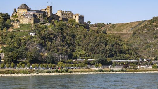 Für den Tourismus ist die Burg Rheinfels in St. Goar sehr wichtig.