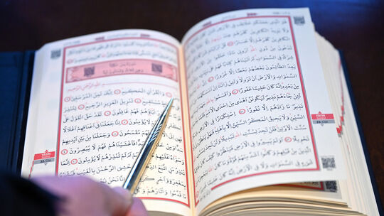 Ein richtiges Verständnis des Koran kann vor Radikalisierung schützen – deshalb gehört auch die Vermittlung von Wissen zum Instr Ein richtiges Verständnis des Koran kann vor Radikalisierung schützen – deshalb gehört auch die Vermittlung von Wissen zum Instr