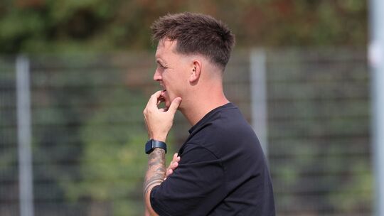 Wurde in der Pause laut: Andernachs Coach Kim Kossmann. Anschließend wurde die Leistung seiner SG 99 zwar besser, allerdings sta