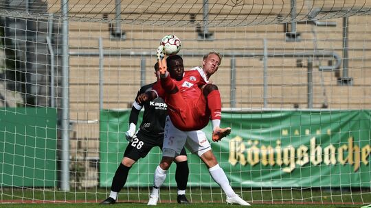 Franck Kouentchi hatte das 2:0 für seine Rot-Weissen auf dem Fuß, doch seinen Fallrückzieher klärte FKP-Keeper Lukas Kupper noch Franck Kouentchi hatte das 2:0 für seine Rot-Weissen auf dem Fuß, doch seinen Fallrückzieher klärte FKP-Keeper Lukas Kupper noch