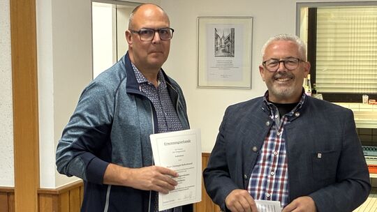 Christoph Hellenbrand (links) ist am 22. September vom Gemeindrat zum neuen Ersten Beigeordneten der Ortsgemeinde Kaifenheim gew
