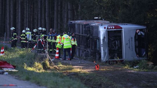 Schwerer Busunfall auf der A96 - Tote und Verletzte