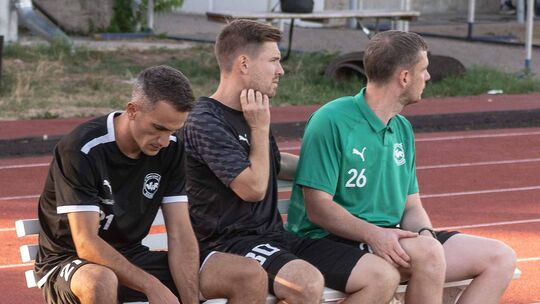 Nachdenkliche Bank: Für den VfR Baumholder gibt es in der Verbandsliga gerade nicht viel zu holen. Beim SV Büchelberg setzte es