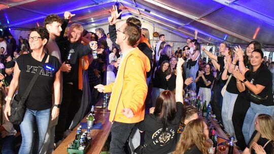 Am Samstag gaben Schlager das Kommando im Festzelt und sorgten für tüchtig Bewegung.