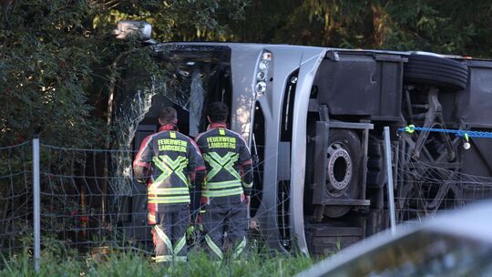 Schwerer Busunfall auf der A96 - Tote und Verletzte