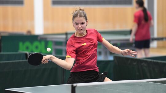 Magdalena Breuer gewann ihre beiden Einzel im Heimspiel gegen den RSV Klein-Winternheim. Zu einem Erfolg für den TTC Nentershaus Magdalena Breuer gewann ihre beiden Einzel im Heimspiel gegen den RSV Klein-Winternheim. Zu einem Erfolg für den TTC Nentershaus