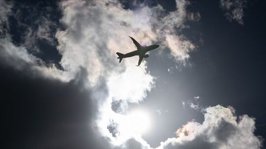 Lufthansa-Flug wegen brennender Powerbank umgeleitet