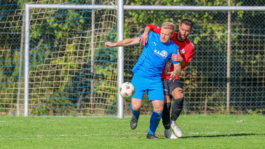 Die SG Müschenbach/Hachenburg (in Blau) bleibt auch im achten Saisonspiel ohne Punkte. Gegen den SV Türkiyemspor Ransbach-Baumba Die SG Müschenbach/Hachenburg (in Blau) bleibt auch im achten Saisonspiel ohne Punkte. Gegen den SV Türkiyemspor Ransbach-Baumba