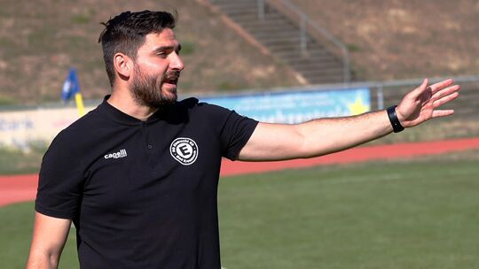 Findet erneut die richtigen Motivationsansätze und führt die Eintracht auf Rang vier: Baris Yakut, der Interims-Cheftrainer der Findet erneut die richtigen Motivationsansätze und führt die Eintracht auf Rang vier: Baris Yakut, der Interims-Cheftrainer der