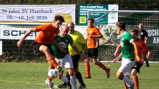 Lewin Wey (links) netzte zweimal für seine SG Brohlbachtal zur 2:0-Pausenführung, aber am Ende setzte sich der Gast FC Plaidt II Lewin Wey (links) netzte zweimal für seine SG Brohlbachtal zur 2:0-Pausenführung, aber am Ende setzte sich der Gast FC Plaidt II