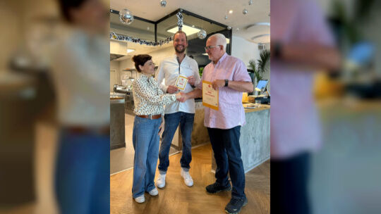 Verena Schimmel und David Weigang (von links) freuen sich enorm über die Auszeichnung von Slow Food für ihr Verbene Bistro, die