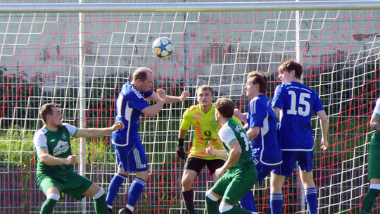 Die SG Westum (blaue Trikots) und der FC Plaidt (in grün) trennten sich 0:3 aus Sicht der Gastgeber. Die SG Westum (blaue Trikots) und der FC Plaidt (in grün) trennten sich 0:3 aus Sicht der Gastgeber.