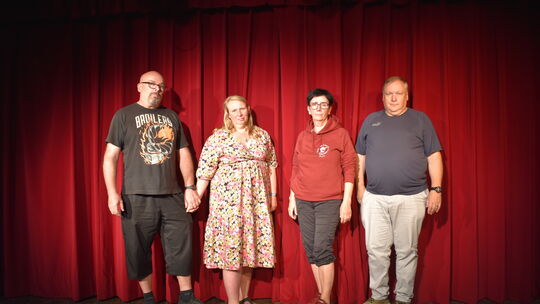 Joachim und Cornelia Praml, Ulla Bender und Detlef Stollenwerk (von links) sind traurig, dass sie in den lieb gewonnenen Räumlic Joachim und Cornelia Praml, Ulla Bender und Detlef Stollenwerk (von links) sind traurig, dass sie in den lieb gewonnenen Räumlic