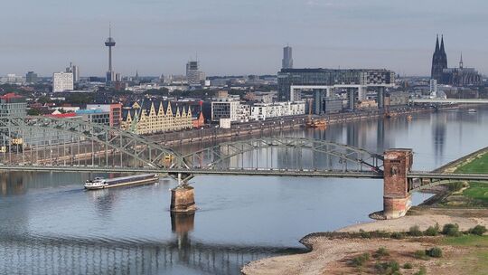Rhein mit Rekordtiefstand in Köln Rhein mit Rekordtiefstand in Köln