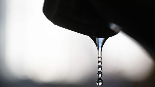 Filter, die an die Wasserleitung angeschlossen sind, können bei Druckabfall undicht werden, wie die Verbandsgemeindeverwaltung i