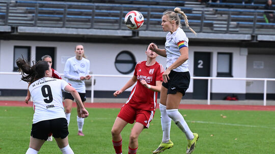Auch Paula Gau (hier beim Kopfball im Spiel gegen Wörrstadt) konnte die Niederlage bei der Reserve von Mainz 05 nicht verhindern