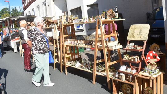 Rund 60 Marktbeschicker präsentierten ihre handwerklichen Erzeugnisse und selbsthergestellten Produkte.