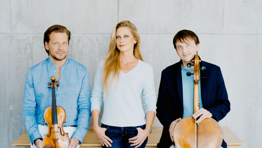 Als Brodsky Trio gastieren Kirill Troussov (von links), Alexandra Troussova und Benedict Kloeckner am 30. September auf Burg Nam