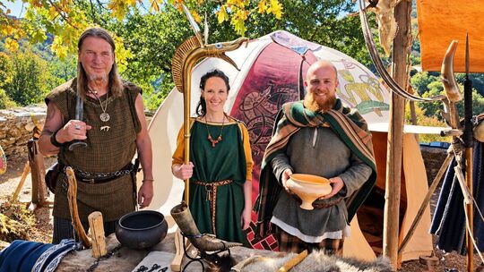 Historisches Lagerleben auf der Schmidtburg: Darsteller vermittelten beim Jubiläum anschaulich, wie Alltag und Handwerk früher a Historisches Lagerleben auf der Schmidtburg: Darsteller vermittelten beim Jubiläum anschaulich, wie Alltag und Handwerk früher a