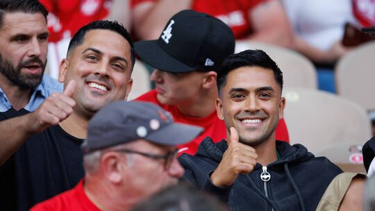 Nadiem (rechts) und Nauwid Amiri sind ganz eng verbunden. Die beiden Brüder unterstützen sich gegenseitig, besuchen die Spiele d