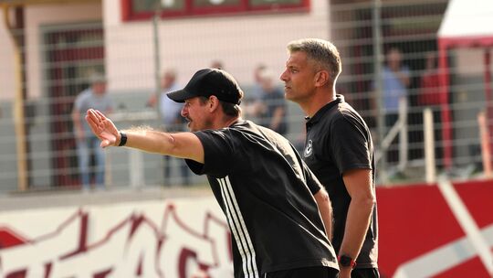 Tobias Wirtz (vorne) und Stefan Ostkamp sind bislang zufrieden mit der Performance ihres SV Untermosel. Der reist nun zur SG 99