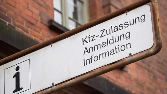Die Online-Terminvereinbarung steht laut Kreisverwaltung ebenfalls ab morgen, 29. September, wieder zur Verfügung. Die Online-Terminvereinbarung steht laut Kreisverwaltung ebenfalls ab morgen, 29. September, wieder zur Verfügung.