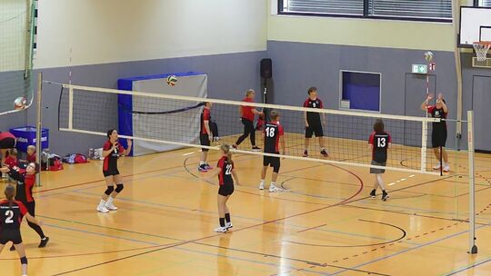 Die Bälle in der Luft zu halten, das verstehen die Volleyballerinnen und Volleyballer des TuS Kaisersesch hervorragend. Im übert