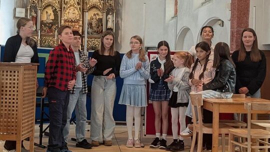 Die jungen Darsteller in Monreal freuen sich über den Erfolg ihrer Premiere.