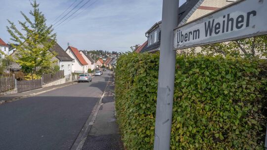 Die Straße „Überm Weiher“ in Baumholder soll 2027 ausgebaut werden. Der Stadtrat beschloss am Montagabend einstimmig, einen Antr