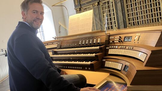 Mit ihrer digitalen Bauart ist die neue Wissener Orgel für Kirchenmusiker Andreas Auel Glück und Herausforderung zugleich.